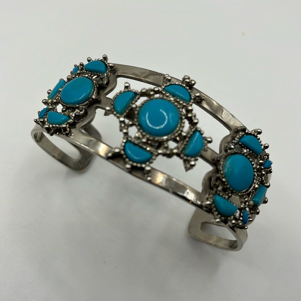 SOUTHWESTERN FAUX TURQUOISE BEADED SILVER TONE CUFF BRACELET